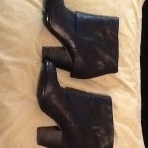 Black leather Vince Camuto Ankle Boots