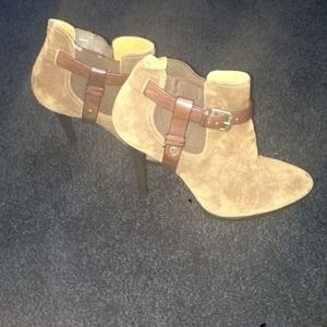 NEW brown suede Ralph Lauren Booties NEW brown suede Ralph Lauren Booties