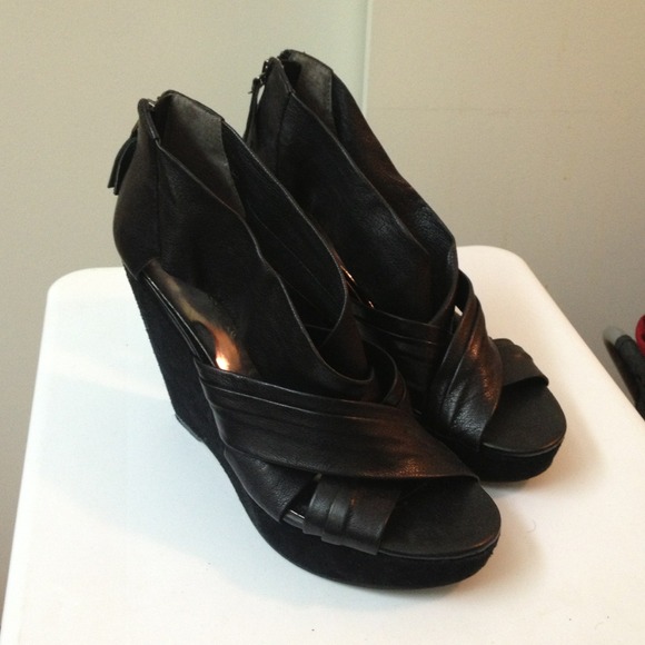 Nine West Black wedges