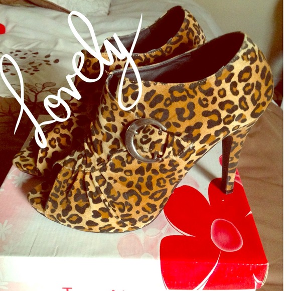 💛Peeptoe Booties💛