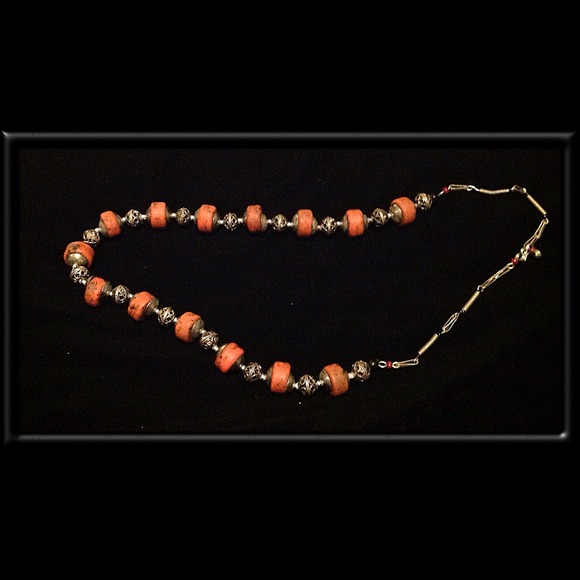 CORAL NECKLACE - Picture 1 of 1