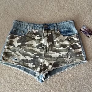 BDG - High Rise Dree Cheeky shorts - NWT