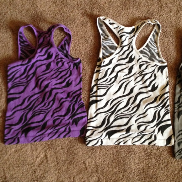 Tank tops - Picture 2 of 3