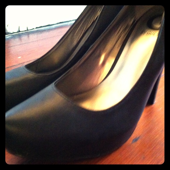 Guess 7m Black Heels