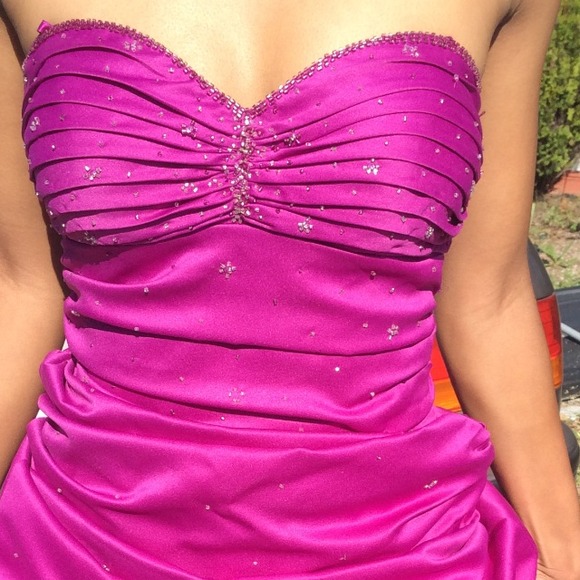 Beautiful Prom Dress!!👍👍 - Picture 2 of 3