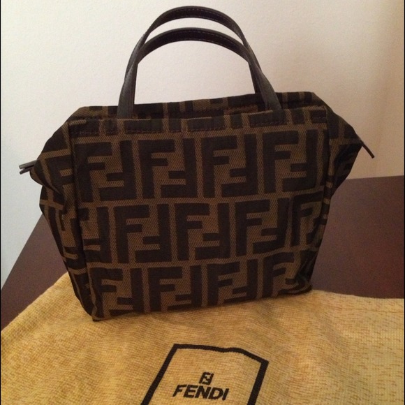 FENDI Handbags - ❤Host Pick 9/30 City Chic❤ Genuine Fendi Tote