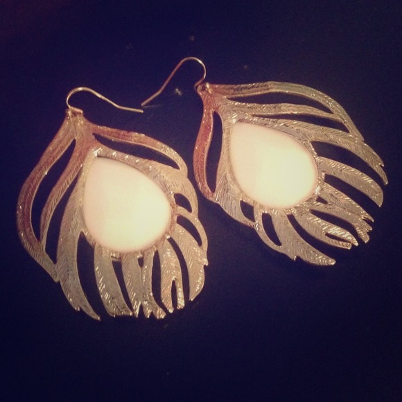 Kendra Scott Elena Feather Earrings in White