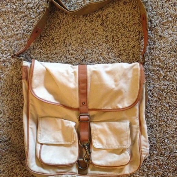 🎀sold🎀American Eagle Outfitters messenger bag