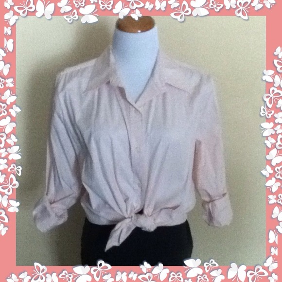 ✨Long sleeved button down GAP shirt✨