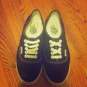 black vans HOLD FOR @hellopaygge