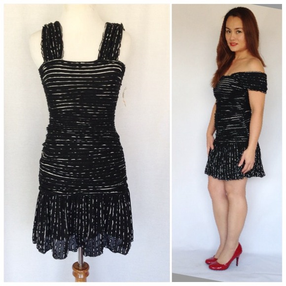 ⬇️Form fitting stripe dress⬇️
