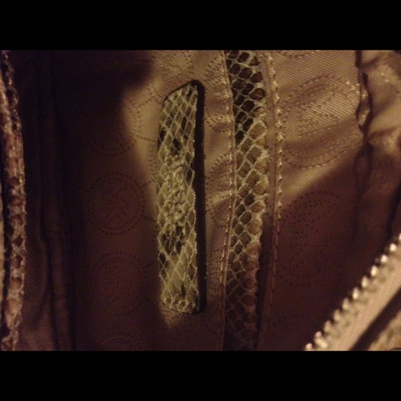 MICHAEL KORS Jet Set Crossbody - Picture 3 of 4