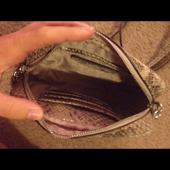 MICHAEL KORS Jet Set Crossbody - Picture 4 of 4