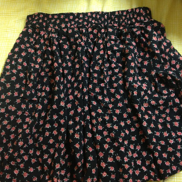 BRANDY MELVILLE 2 skirt bundle