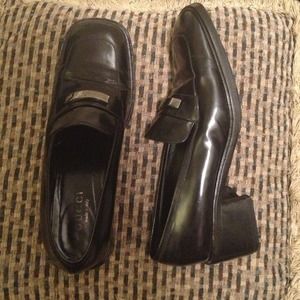 Black Gucci shoes