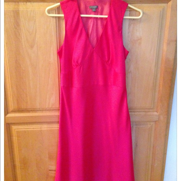 ⛔️SOLD⛔️🎉HOST PICK🎉 ANN TAYLOR silk dress 4 pet - Picture 2 of 3