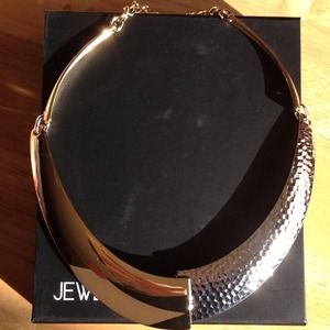 JewelMint Jewelry - Mixed Silver/Gold Metal Collar Necklace JewelMint Jewelry - Mixed Silver/Gold Metal Collar Necklace
