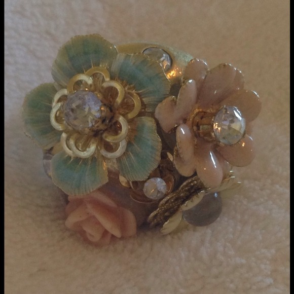 🌀SOLD🌀Juicy Couture Style Flower Ring