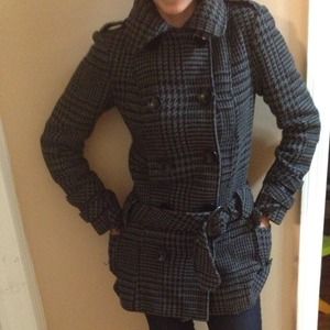 Houndstooth patterned peacoat
