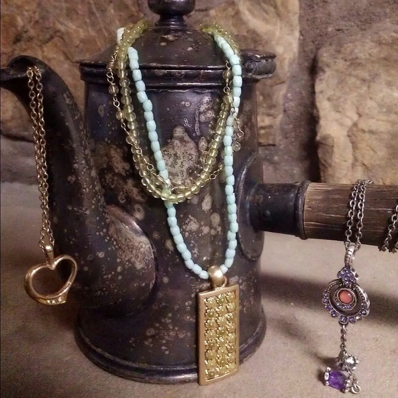 3 necklaces are better than 1 - Picture 1 of 4