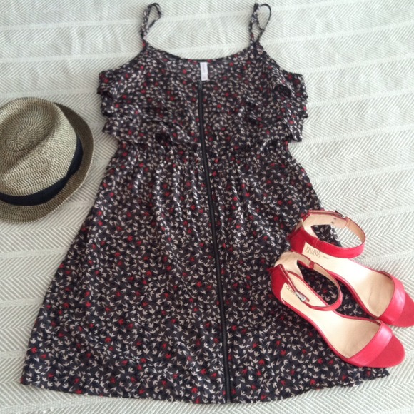 🎀SOLD🎀 Grey White Red Ruffle Bird Dress
