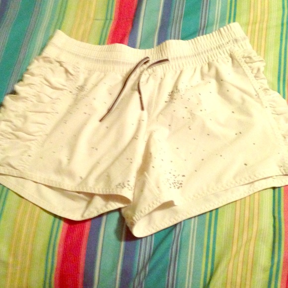 Lululemon white w/gray speckle reversible shorts