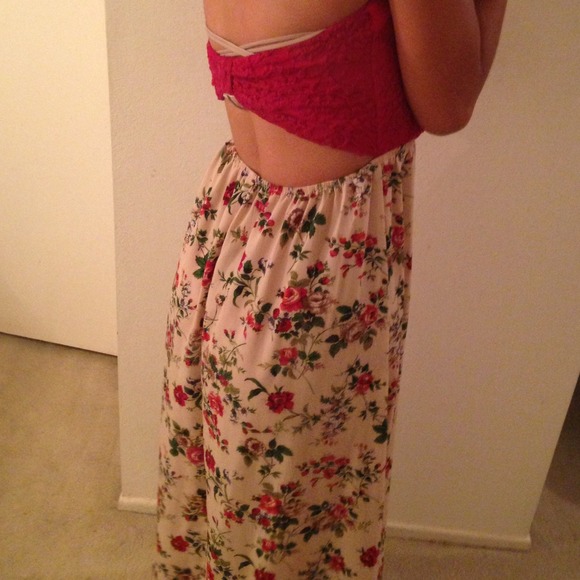Red and floral maxi dress - Picture 2 of 4