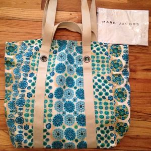REDUCED 💯 Marc by Marc Jacobs tote w/ pouch