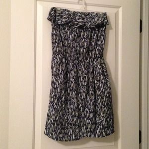 GAP strapless ruffle dress