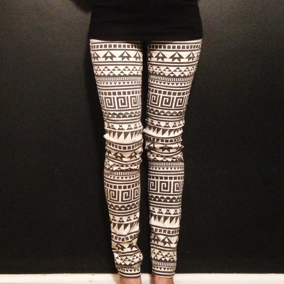 🔷SOLD IN A BUNDLE🔷 Tribal Aztec Print Pants - Picture 2 of 4