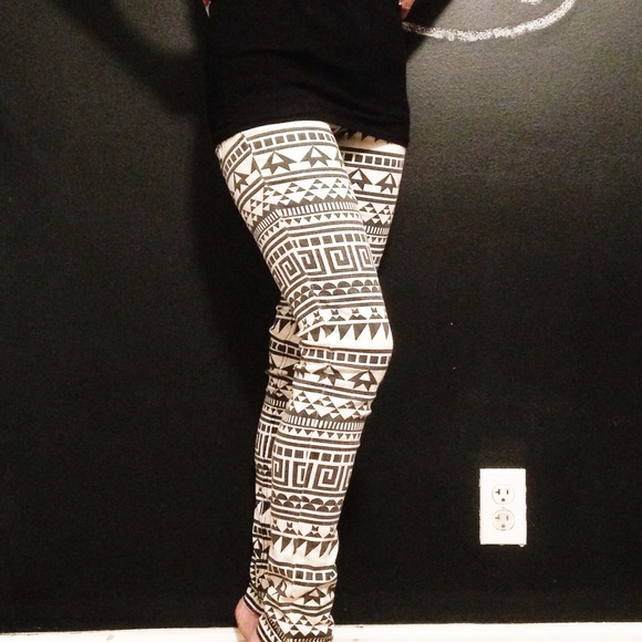 🔷SOLD IN A BUNDLE🔷 Tribal Aztec Print Pants - Picture 3 of 4