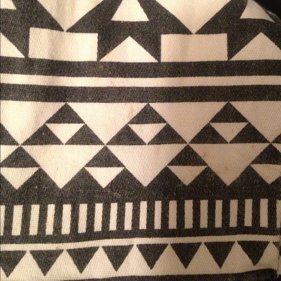 🔷SOLD IN A BUNDLE🔷 Tribal Aztec Print Pants - Picture 4 of 4