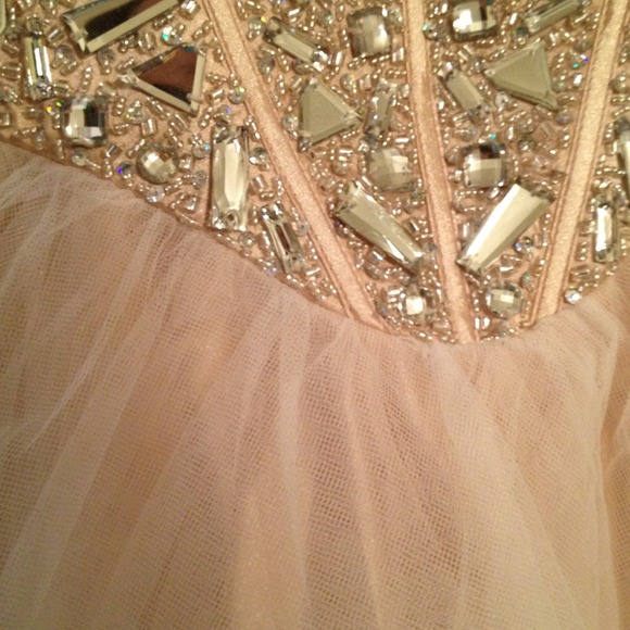 More pictures of dress 😊 - Picture 4 of 4