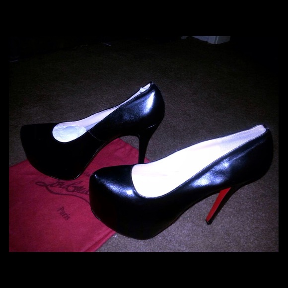 Inspired;  Daffodil Platform Pump Black