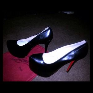 Inspired;  Daffodil Platform Pump Black