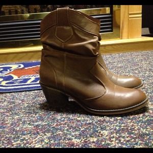 ✨REDUCED✨ Cowboy style ankle boots.