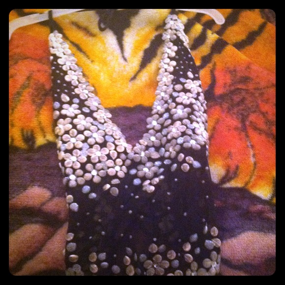 Shear top with plastic flowers n glitter