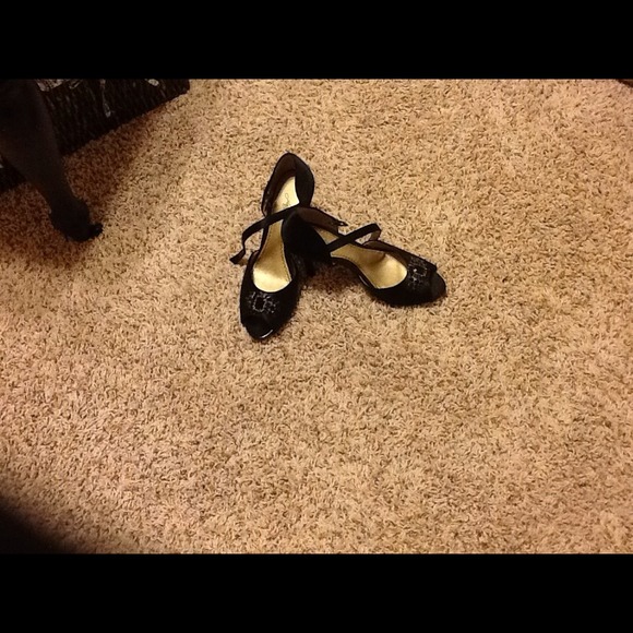Shoes - Picture 2 of 4