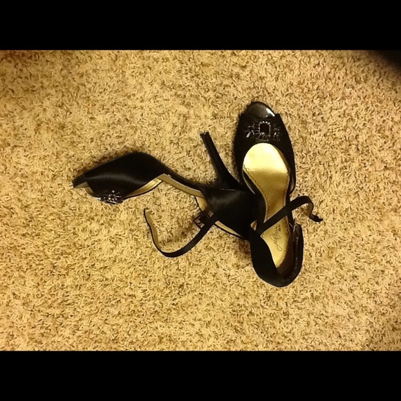 Shoes - Picture 4 of 4