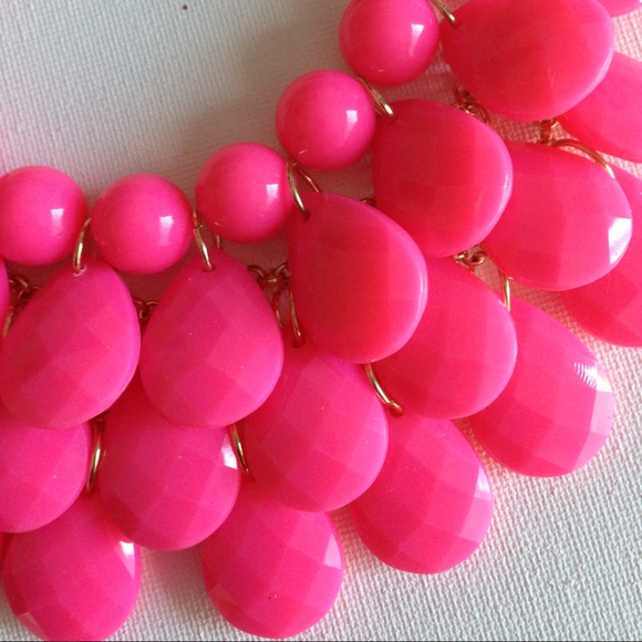 SOLD Pink drops necklace & earrings set - Picture 2 of 2