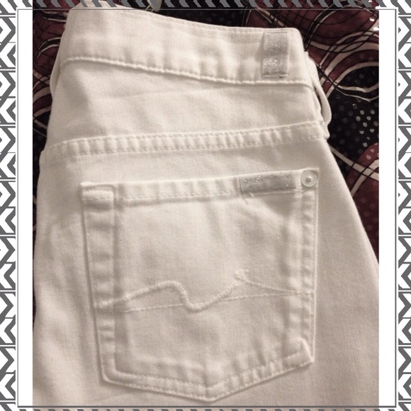 ❌❌SOLD❌❌Great pair of white capri jeans. - Picture 2 of 2