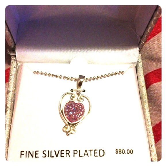 Silver heart shapped necklace