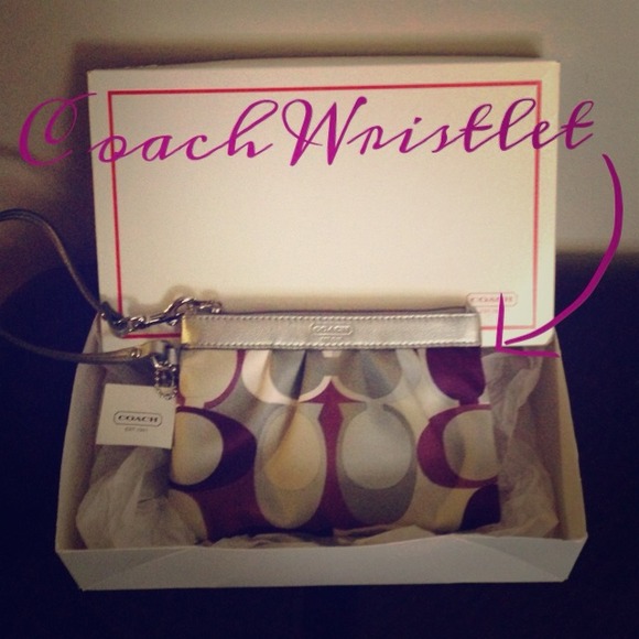 Coach Clutches & Wallets - 💜NWT Coach Wristlet💜