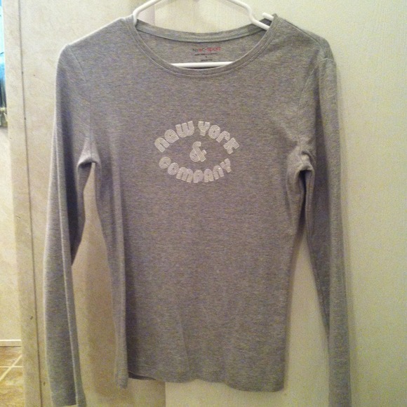 Gray long sleeve shirt.