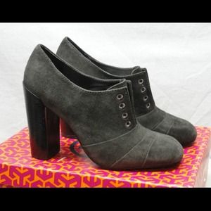 Reduced! Barely used with box Tory Burch oxfords💜