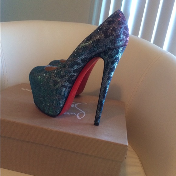 Christian Louboutin SOLD - Picture 4 of 4