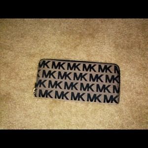 Michael Kors Zip Wallet