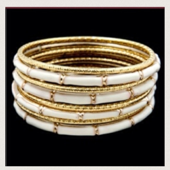 BNWT Fashion White Hold Multi Line Bangle