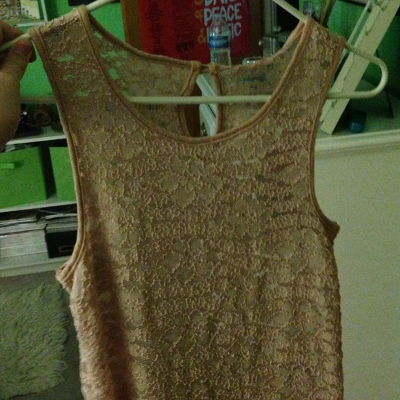 Pink flower tank - Picture 1 of 3