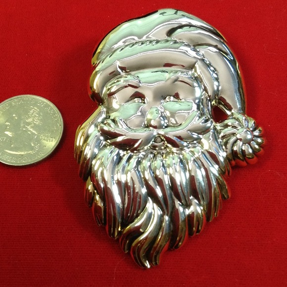 Santa pin or Pendant. Silver / gold tone. - Picture 2 of 4